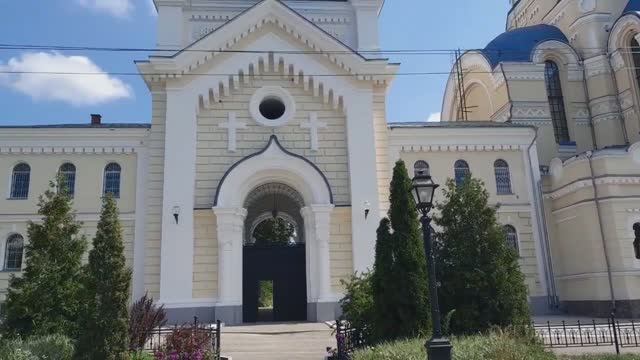 В Свято-Тихонову пустынь. ч.1. Мое паломничество. Преображенский собор. Памятный крест.