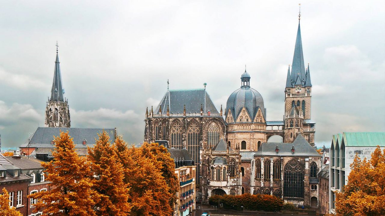 Аахен, Германия, пешеходная экскурсия 4K 60 FPS - красивый немецкий город