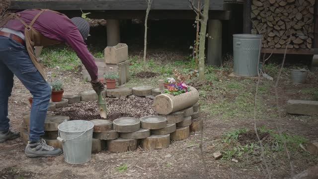 BRUCKE. Bamboo roofing, and chips.