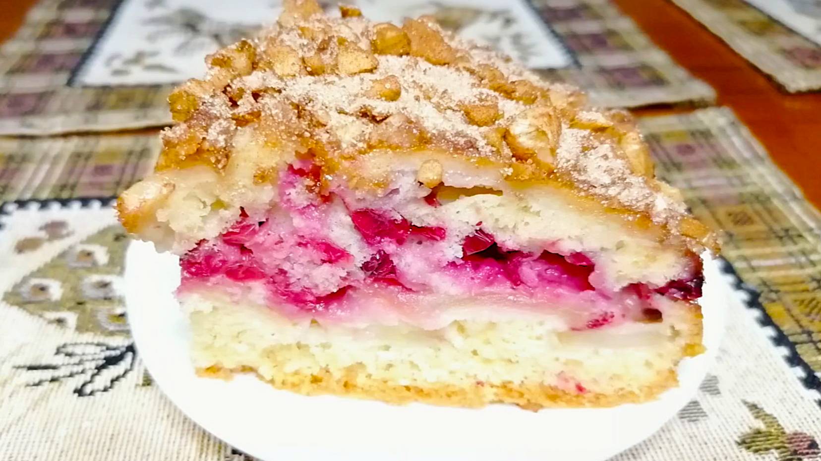 Пирог с яблоками! Брусника и орехи - вкуснейшее сочетание!