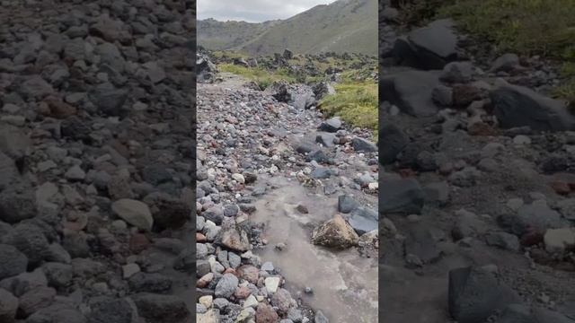 Рождение горной реки из ледника на Эльбрусе #эльбрус #путешествиесемьей #путешествиесдетьми