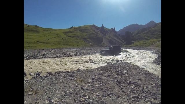 Форсирование горной реки на Pagero 4 #путешествия #эльбрус #mitsubishi