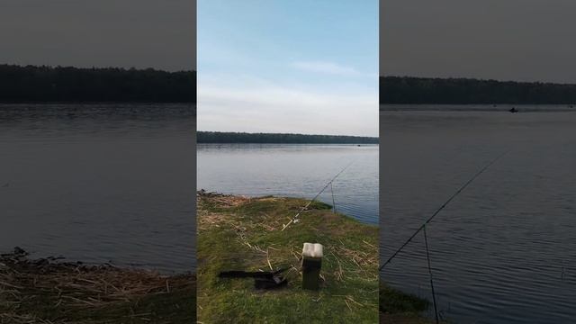 Почти гладь на реке к вечеру