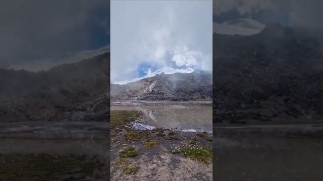 Озеро Микельчиран у подножия Эльбруса на высоте 3500м #эльбрус #горы  #поход