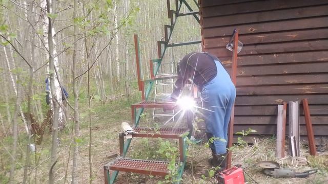Делаю Соседу Лестницу из Металла на Второй Этаж Бани -  Часть 6 - Заключительная