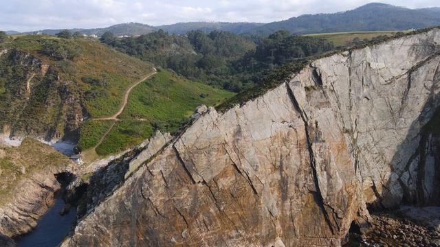 Захватывает дух от вида. Полет на квадрокоптере над горами #природа #путешествия