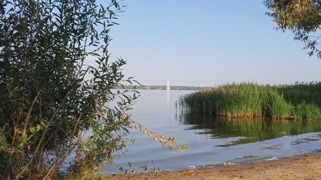 К затопленной колокольне ч.1. Калязин: иду от ул.Пушкина по берегу к причалу.