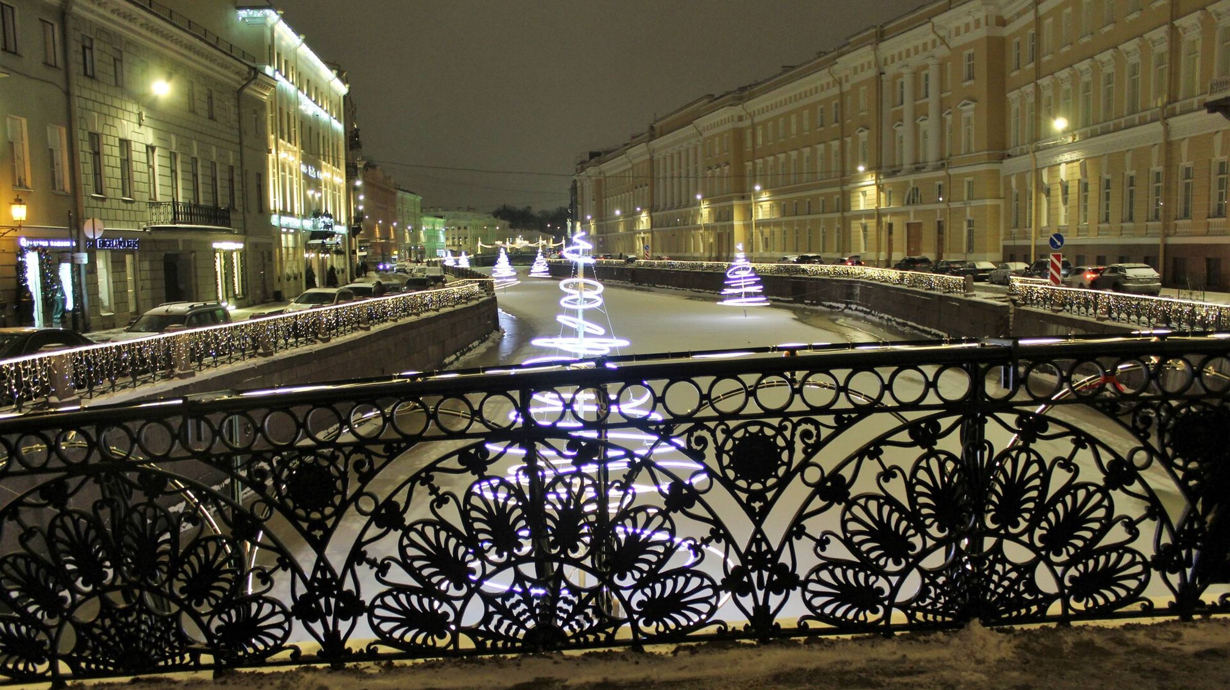 Новый год в Санкт-Петербурге. Прогулка зимним вечером по Невскому и рядышком до Дворцовой площади.