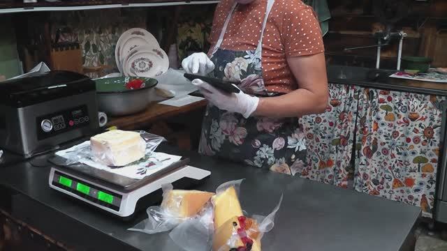 ПРИЕХАЛИ ХЛОЙКИНЫ МАЛЫШИ НА ОБЕЗРОЖИВАНИЕ