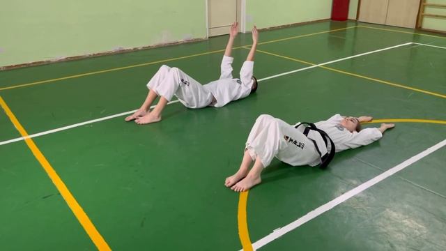 Комплекс упражнений для детей и подростков на мышцы пресса