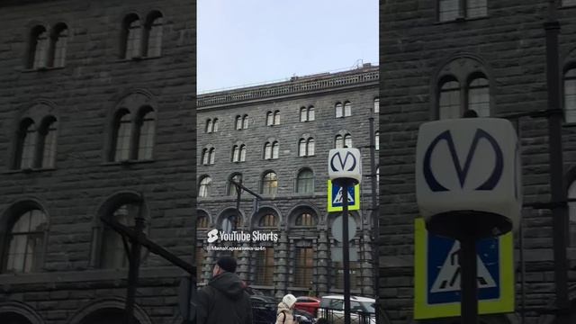 Санкт-Петербург. 20.12.2024. (Съемка 15.12.2024). Вход в ТРК «Адмирал» с Малой морской улицы