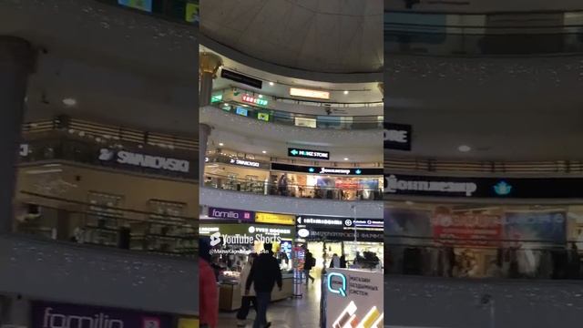 Санкт-Петербург. 22.12.2024. ТК «Сенной», интерьеры. Вид с первого этажа. Фрагмент 1