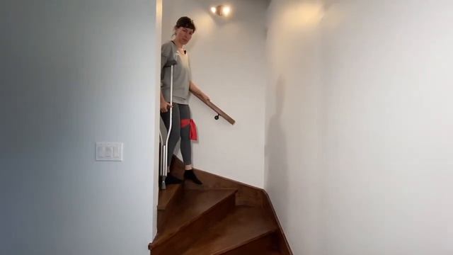 Лестница после операции. Как подниматься и спускаться_ How to use stairs after Surgery (Eng)