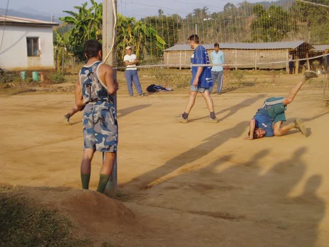 2004. Фото . Непал. река Арун.