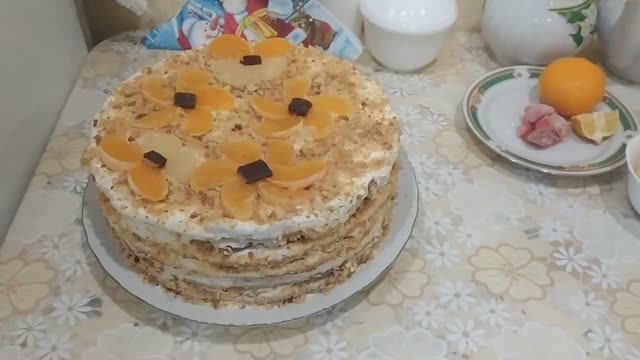 НОВОГОДНИЙ СТОЛ И КРАСИВАЯ ЁЛКА ОКОЛО ДОМА