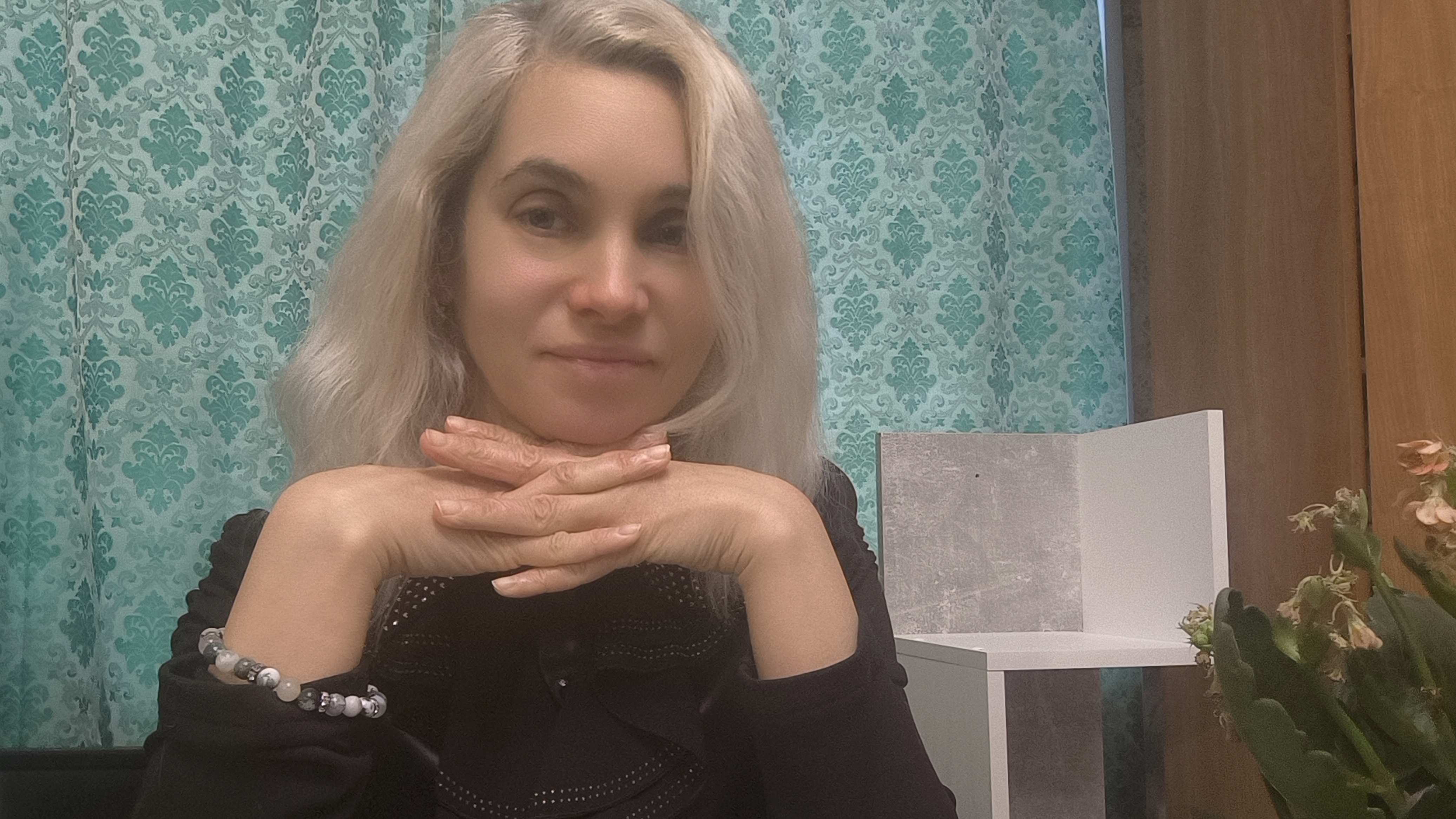 Мини детектив. Ретро. Там и убийства под  Самоцветы  и поцелуи с топориком под Весёлых ребят.