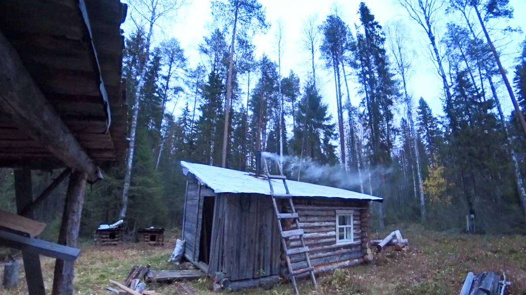Вечерний быт у избы. Заночевал в избушке, утро на улице меня не порадовало  6 серия