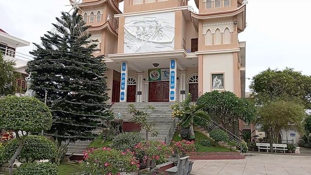 Что посмотреть в Муйне - католическая церковь в деревне