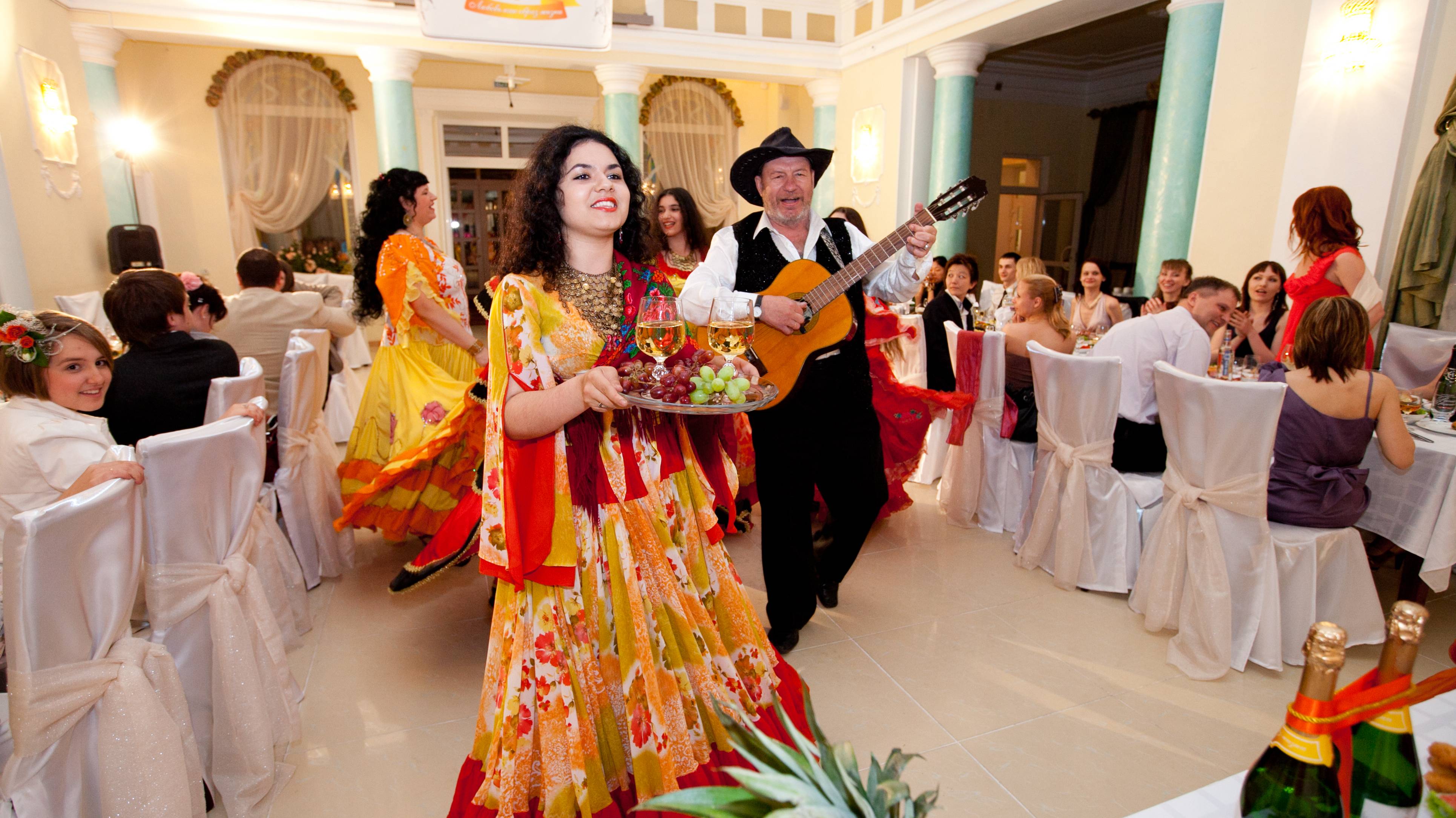 ГУСАРСКАЯ СВАДЬБА !  ЗАИМКА ПЛЮСНИНА ХАБАРОВСК  ! ЦЫГАНЕ ПОЗДРАВЛЯЮТ МОЛОДЫХ ! 2011 год