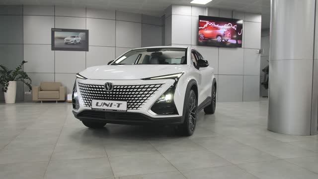 UNI-T_белый_Luxe 1.5Т (167 л.с,бензин) 7DCT FWD