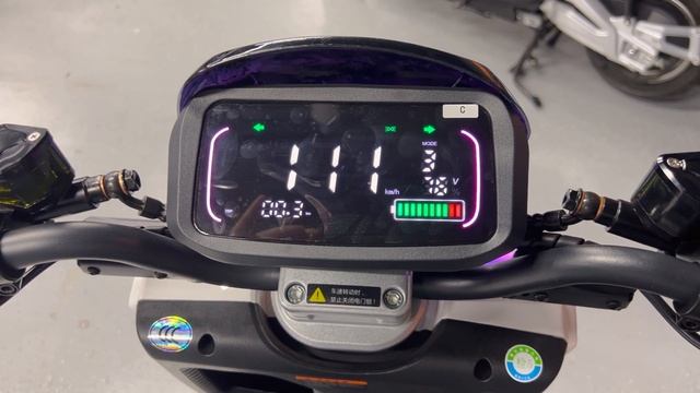 ЭЛЕКТРОСКУТЕР ROCKWILD 5500 БЫСТРЫЙ КАК ПУЛЯ. РАЗГОНЯЕТСЯ до 125 КМ/Ч. ЗАРЯЖАЕТСЯ ЗА 6 ЧАСОВ!