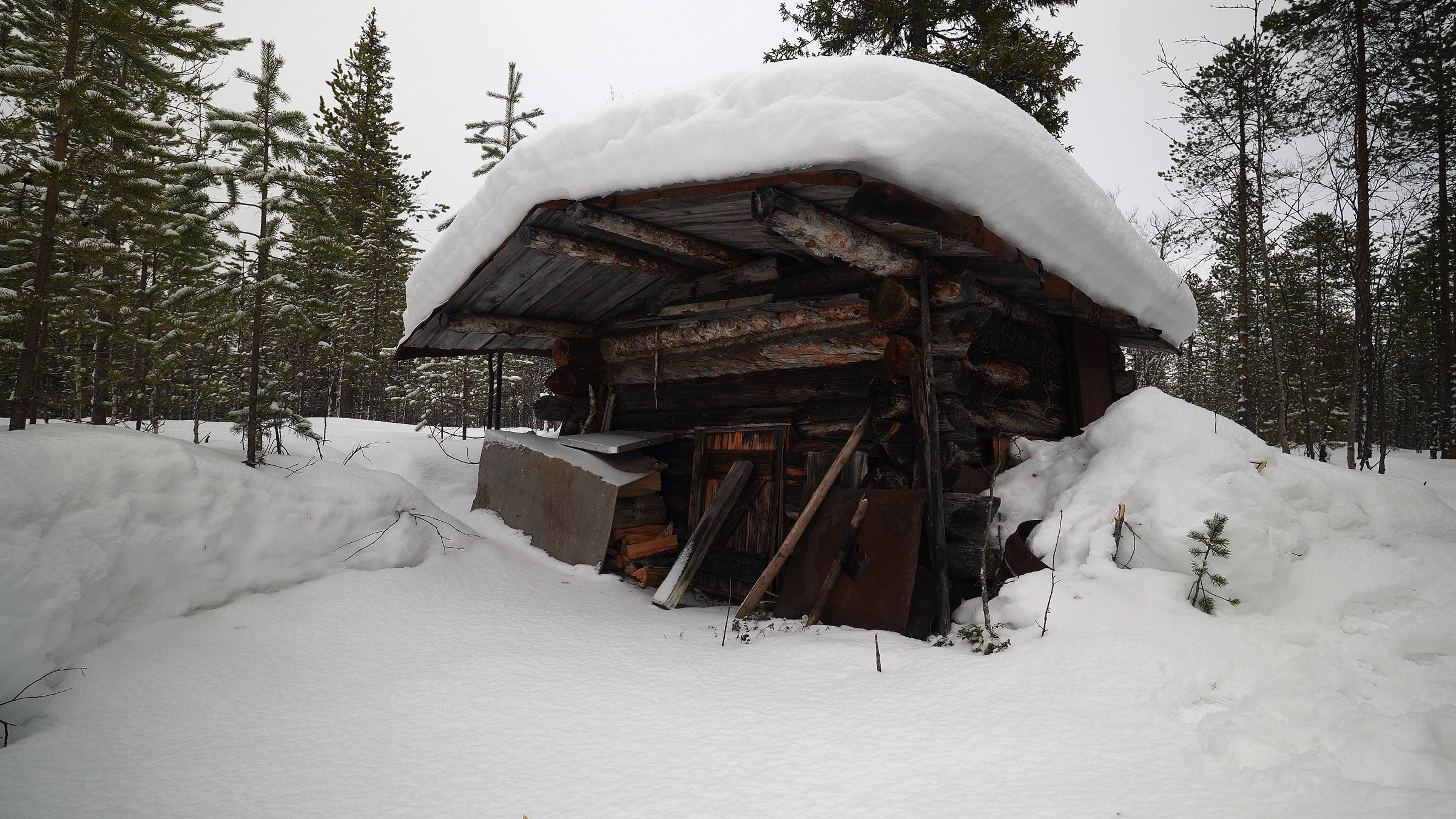 Завёз новую печку на избу. Крупный окунь на блесну. О избе. Готовлю щуку.