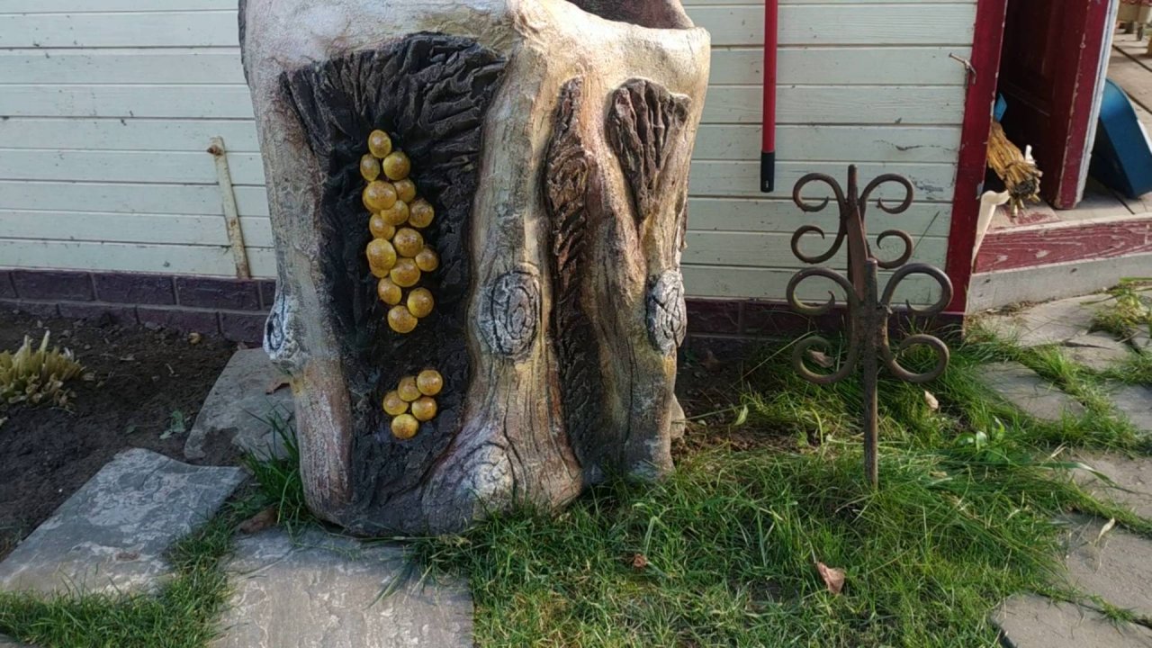 цветочник мусарка на  даче. и  чем  можно  лакировать работу  из цемента.