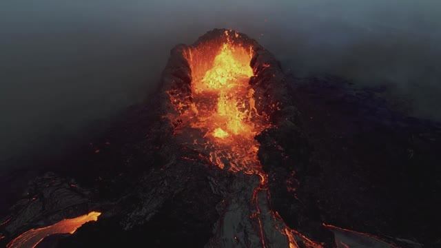 Извержение вулкана в Исландии. Море магмы и лавы