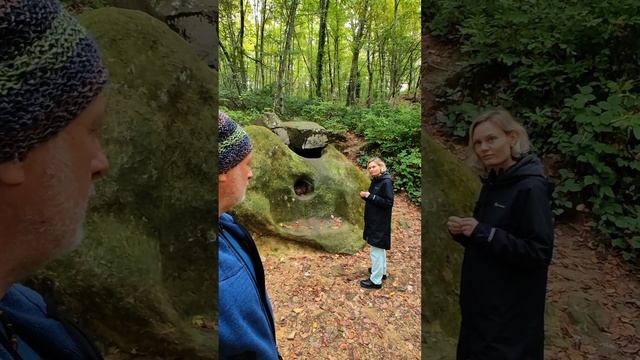 Исследуем дольмен.