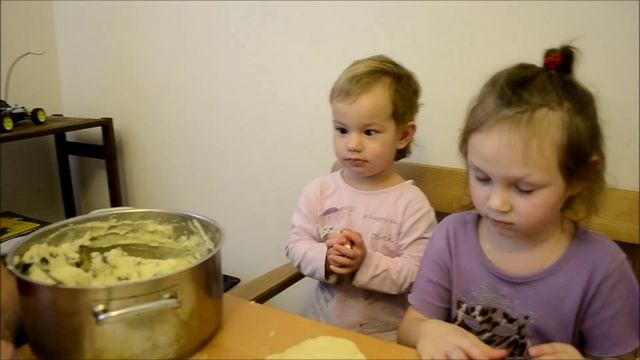 2013.11.03.Лепим,лепим пирожок.