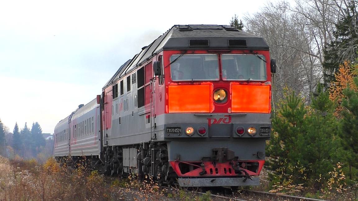 ТЭП70-0524 с пригородным поездом Алапаевск - Предтурье