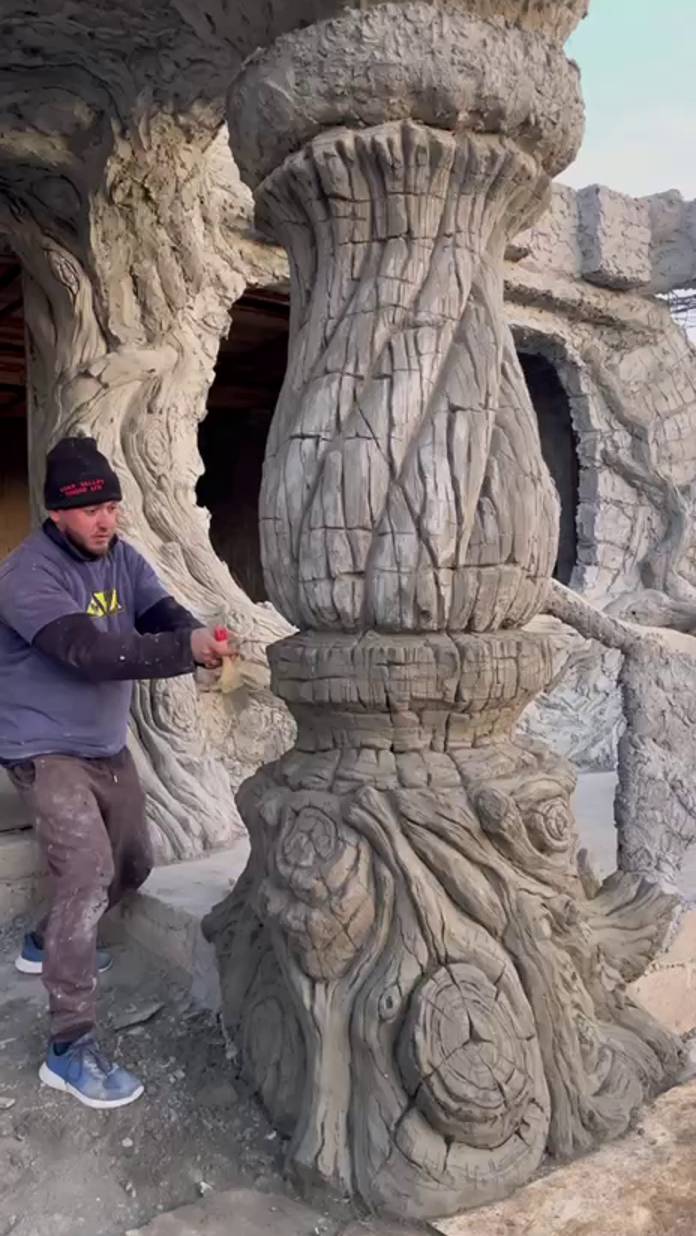 оформление фасада дачного  дома.вход. колон из арт бетона мастер Эльдар Асанов. #сказочная.