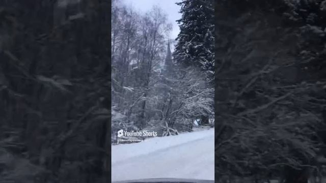 Ленобласть. Мельниково. 06.01.2025. Лютеранская кирха, вид с автомобиля