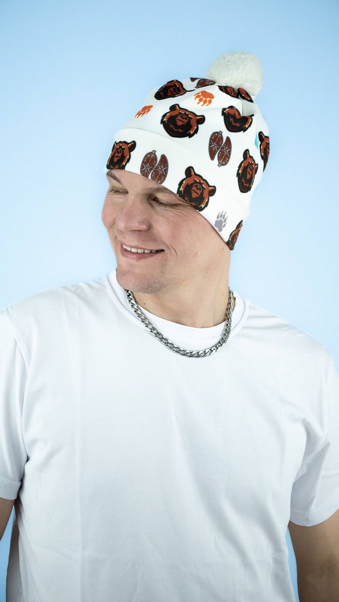 Шапка с помпоном МЕДВЕДЬ УЗОР (белая)