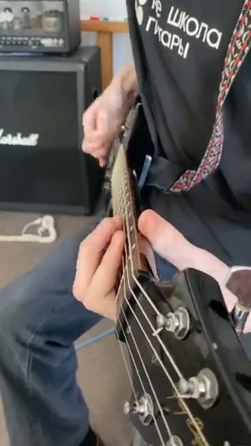 за консультацией  по электрухе - к Витале