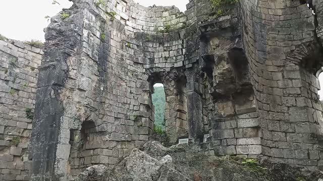 Что посмотреть в Абхазии - Бзыбский храм