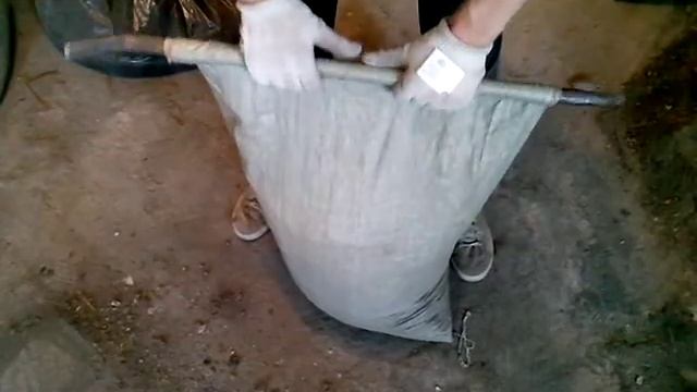 Совет "Как легко вынести тяжелый мешок строительного мусора" при ремонте квартиры и не надорваться