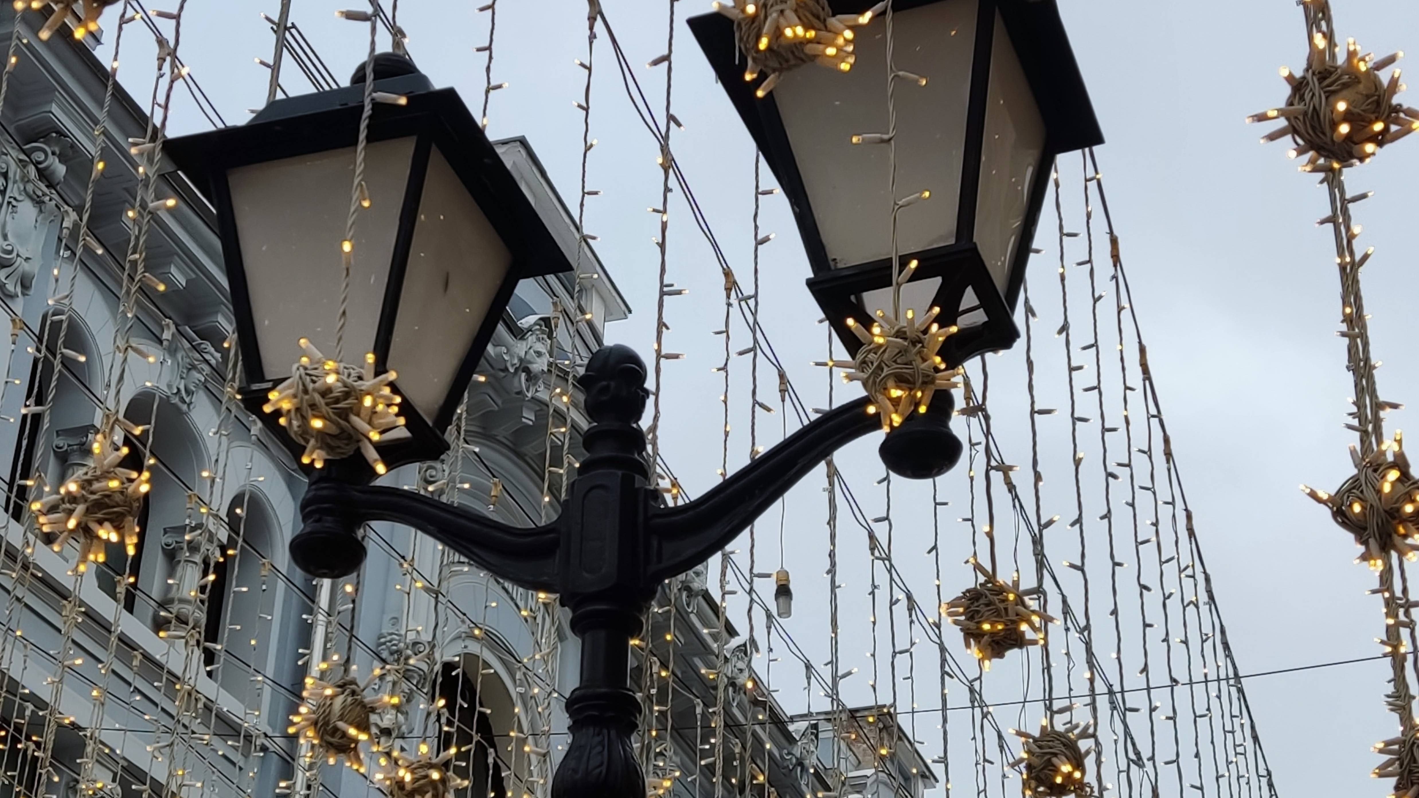 Новогодняя Никольская улица в Москве