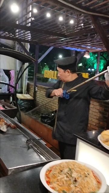 Крокодил готов!Угощайтесь) В Нячанге в сифуд ресторане.