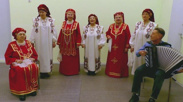 Снова заиграла гармонь