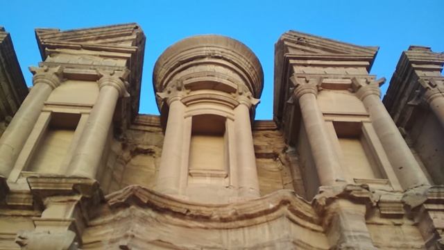 Иордания!Петра!Набатейский монастырь  в скале-Ад Дейр!