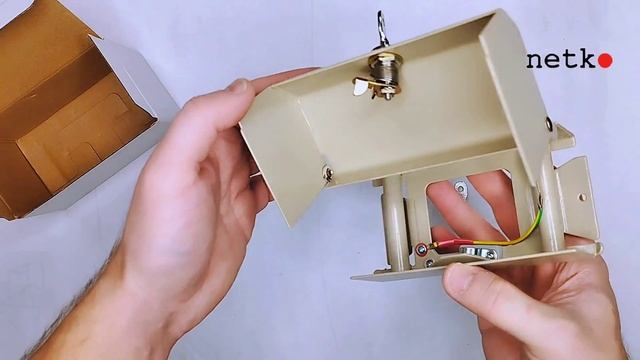 54588 Коробка распределительная на 1 (макс d кабеля 10мм) плинт металлическая (7*13,5*7,3см), замок