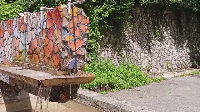 Что посмотреть в Абхазии –  Минеральный источник по пути на озеро Рица