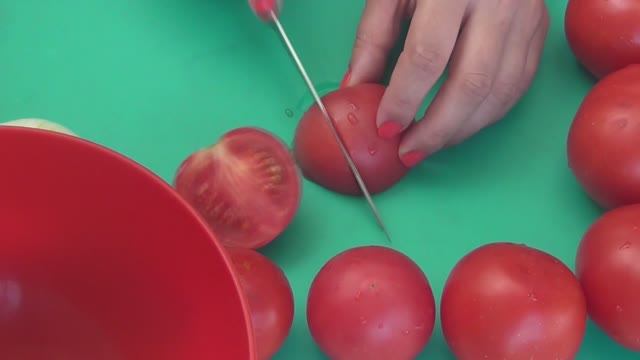 ПОЛЬЗА ТОМАТОВ для ОРГАНИЗМА. ПОМИДОР - это не только вкусно, но и ПОЛЕЗНО. САМЫЙ полезный САЛАТ.