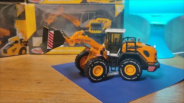 MSZ погрузчик трактор 1 50 металлическая  коллекционная модель.