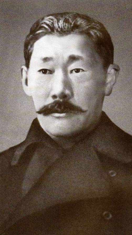 Алексей Елисеевич Кулаковскай - Өксөкүлээх Өлөксөй  аата умнуллуо суохтаах!