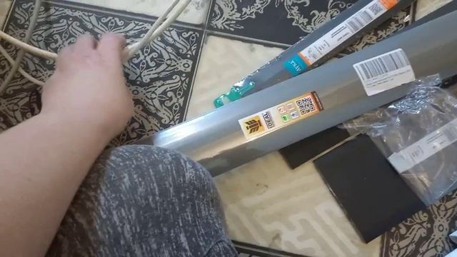 Ремонт коридора: монтаж кабель-каналов, плинтуса и порожки