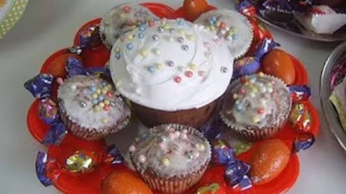 Кекс с изюмом. Маринкины творинки. Всем МИРА и Добра!