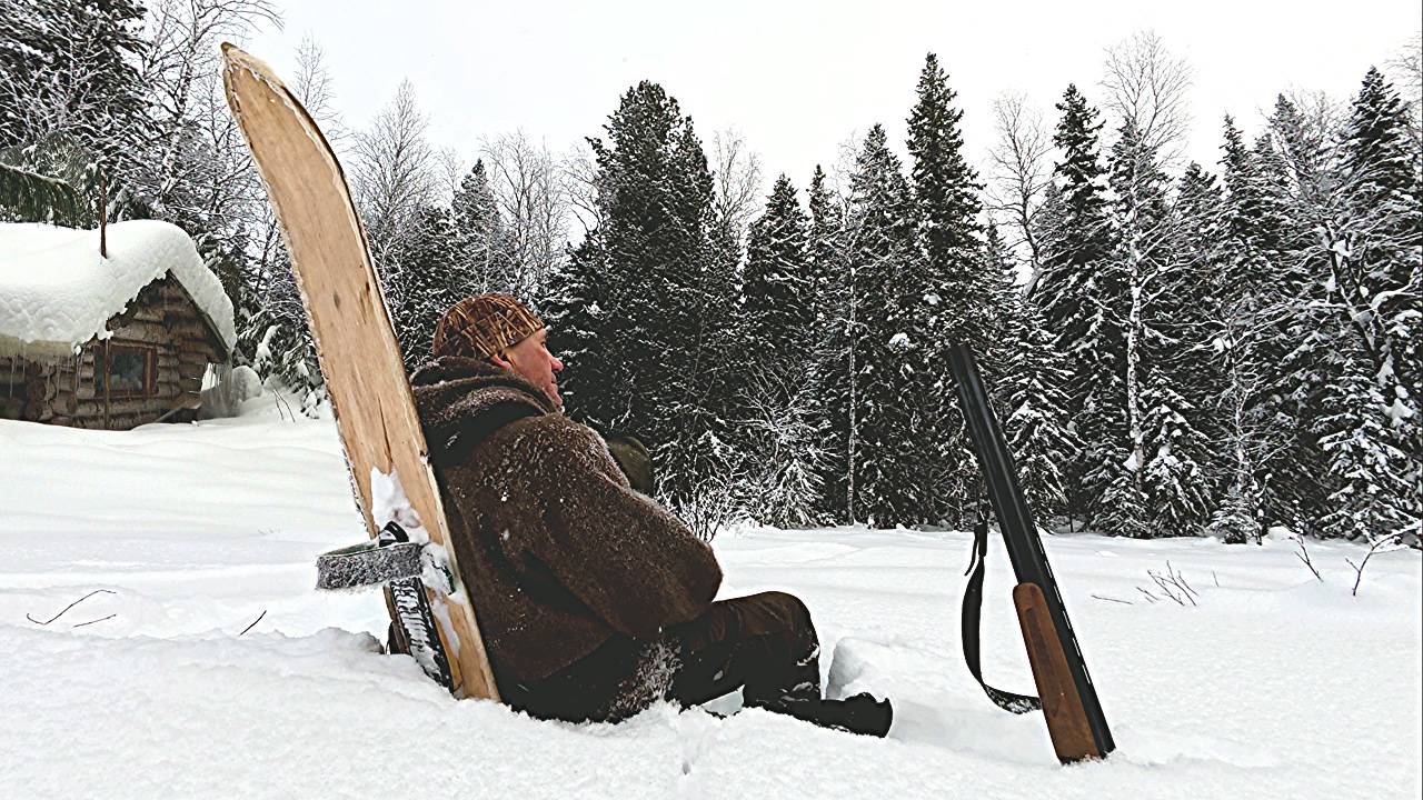 Живу в таёжной избе, Добыл глухаря.