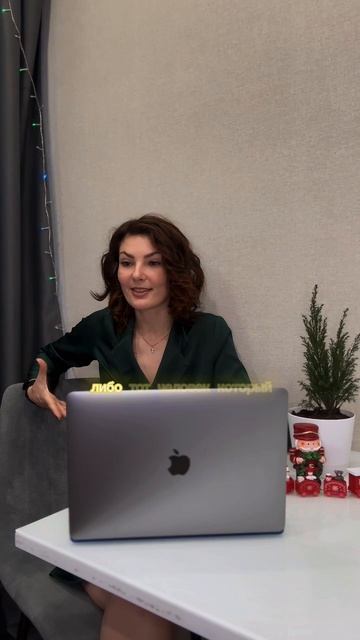 -Слово baraque буквально значит «хижина, лачуга, хибара»